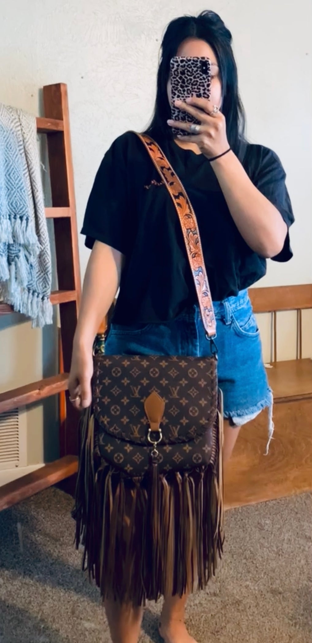 Inspired crossbody W/ Fringe ๐